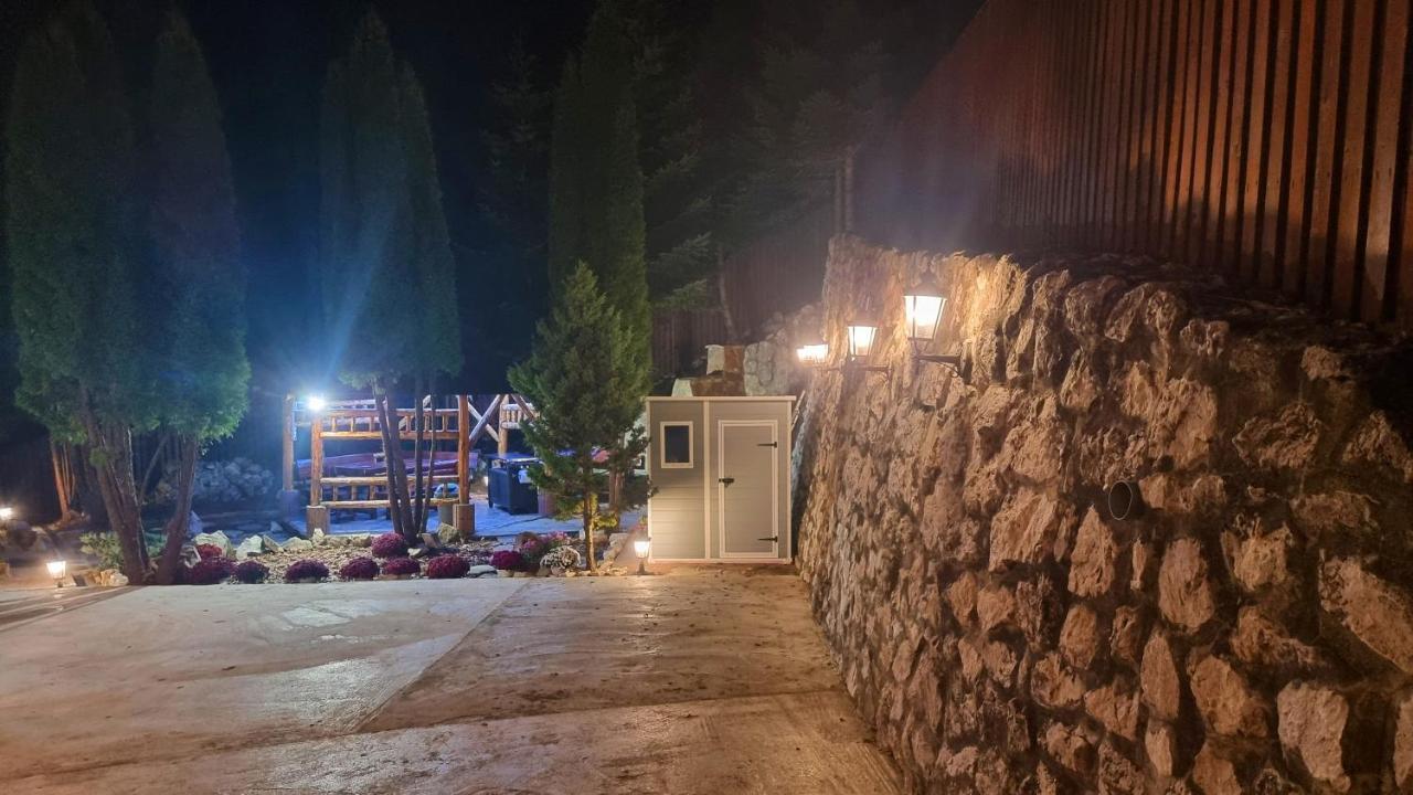 Marble Villa: Luxury Estate - Central But Intimate Sinaia Esterno foto