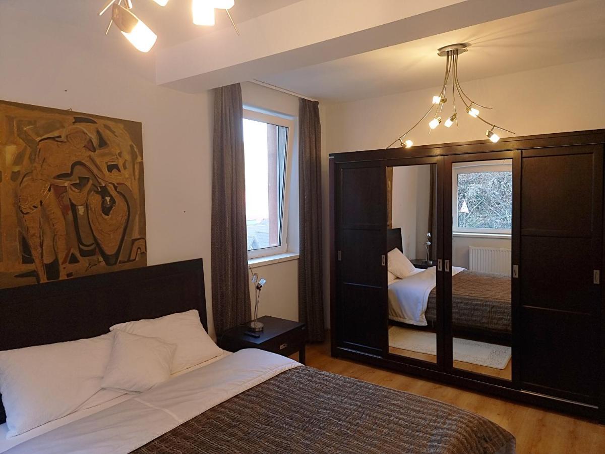 Marble Villa: Luxury Estate - Central But Intimate Sinaia Esterno foto