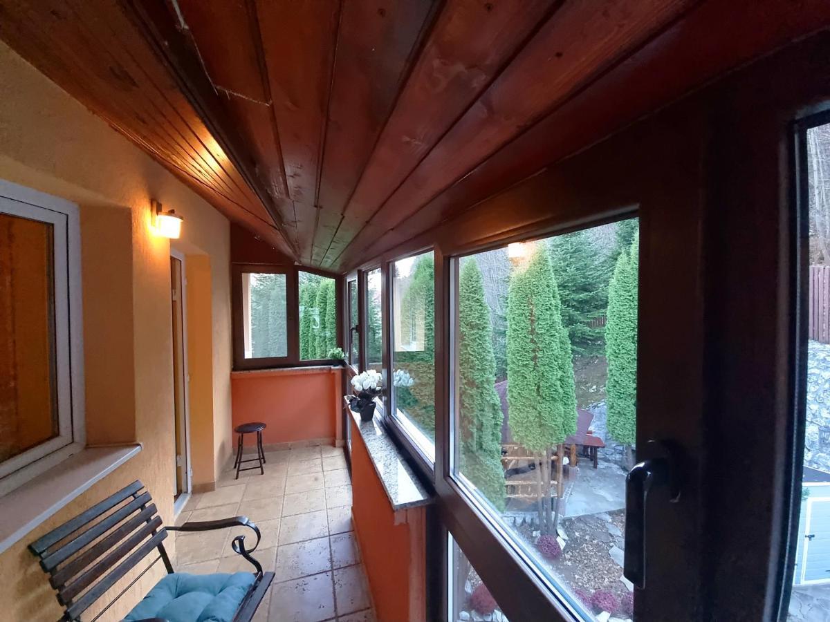 Marble Villa: Luxury Estate - Central But Intimate Sinaia Esterno foto