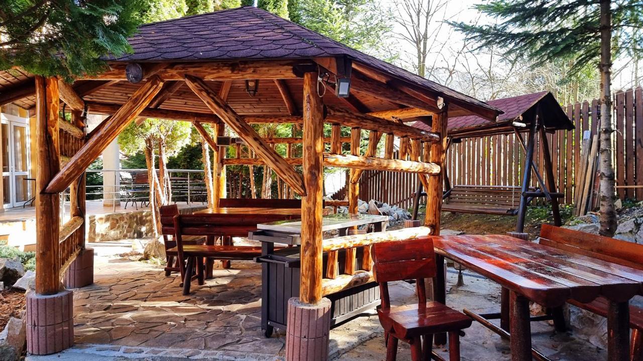 Marble Villa: Luxury Estate - Central But Intimate Sinaia Esterno foto