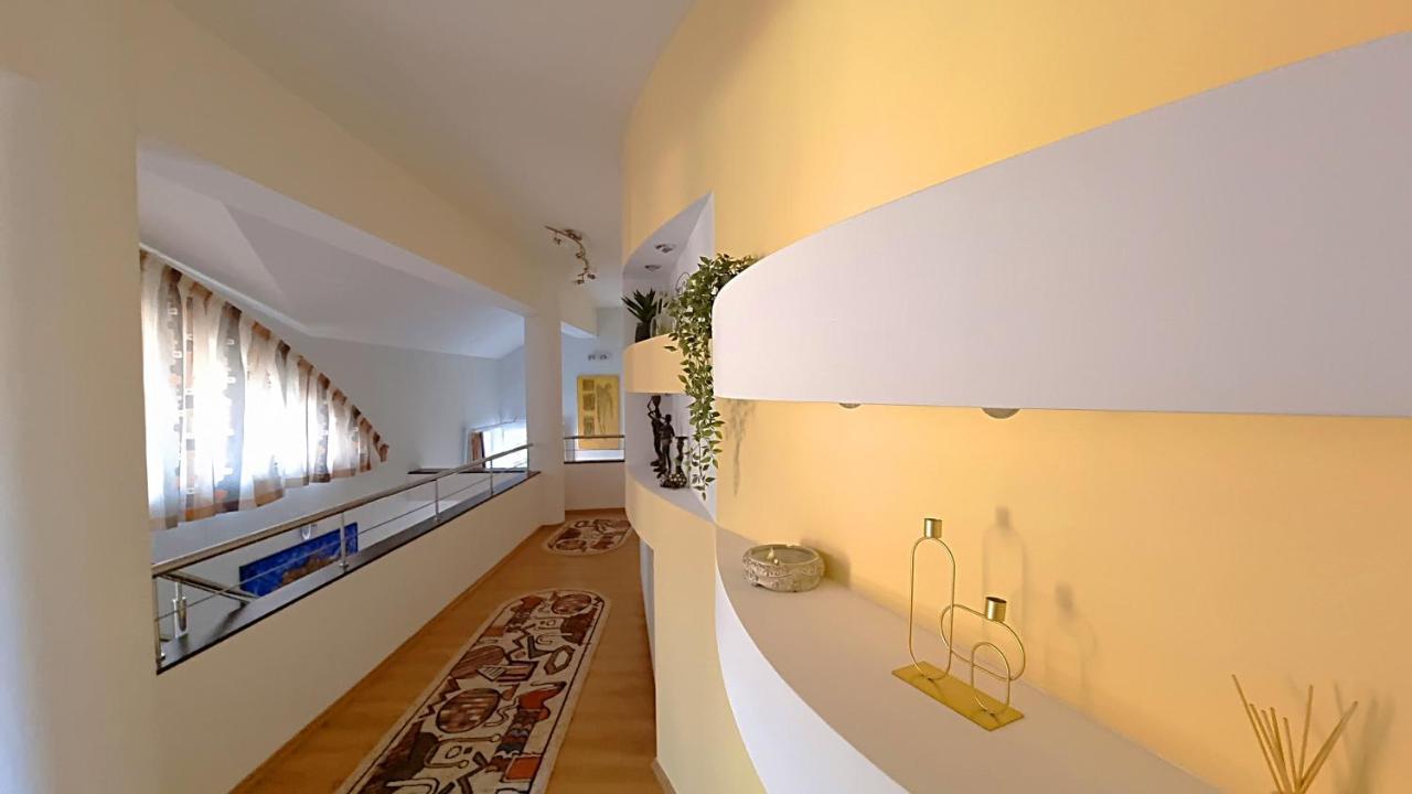 Marble Villa: Luxury Estate - Central But Intimate Sinaia Esterno foto
