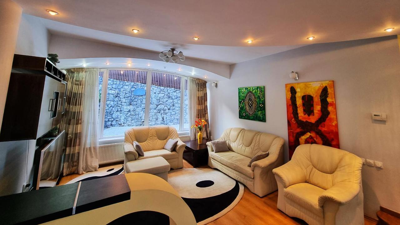 Marble Villa: Luxury Estate - Central But Intimate Sinaia Esterno foto