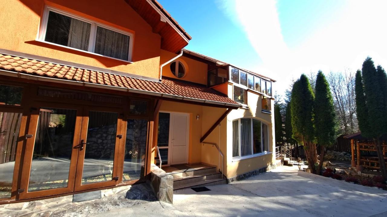 Marble Villa: Luxury Estate - Central But Intimate Sinaia Esterno foto
